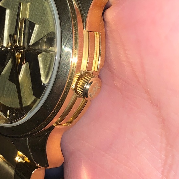 Michael Kors runway gold tone watch - Picture 3 of 4